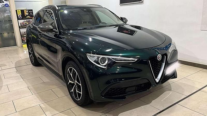 Usado Alfa Romeo Stelvio Executive 160 CV (117 kW) 2020 Verde SUV