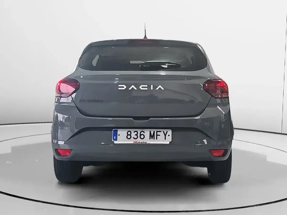 Usado Dacia Sandero Essentiel 101 HP (74 kW) 2023 Cinzento Sedan
