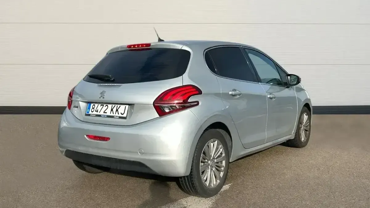 Usado Peugeot 208 Allure 110 CV (80 kW) 2018 Gris Utilitario