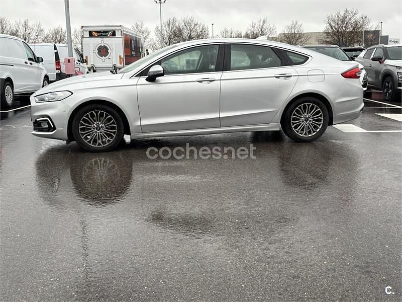 Usado Ford Mondeo Titanium 150 CV (110 kW) 2021 Gris / plata Berlina