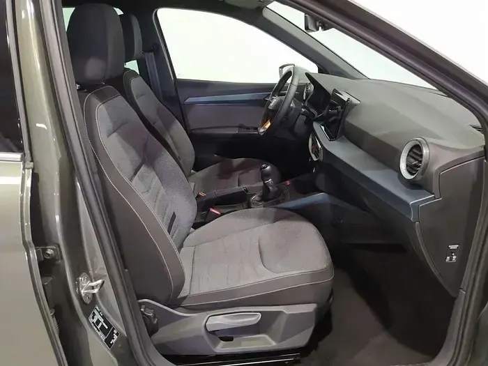 Usado Seat Arona Xperience 115 CV (84 kW) 2025 Gris SUV