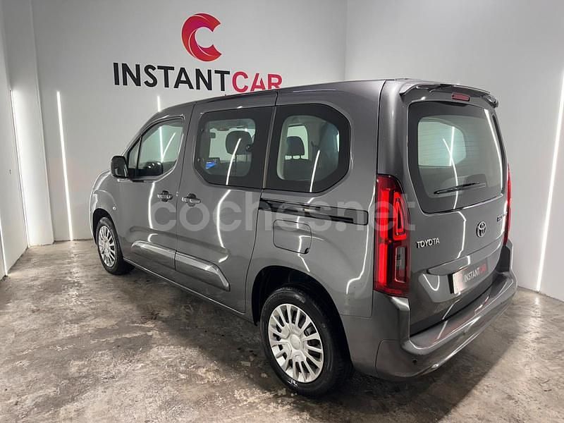 Usado Toyota Proace Verso Advance 120 CV (88 kW) 2022 Gris / plata Familiar