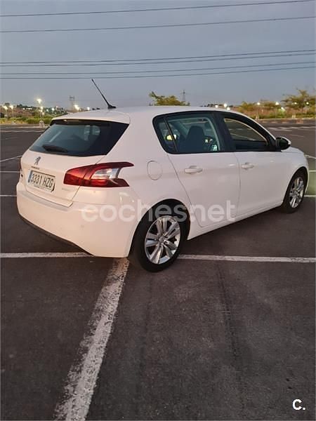 Usado Peugeot 308 Active 125 CV (91 kW) 2014 Blanco Berlina