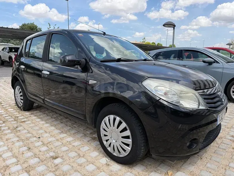 Usado Dacia Sandero Lauréate 75 CV (55 kW) 2010 Negro Berlina