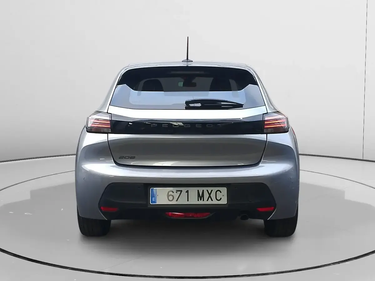 Usado Peugeot 208 Style 102 CV (75 kW) 2024 Gris Utilitario