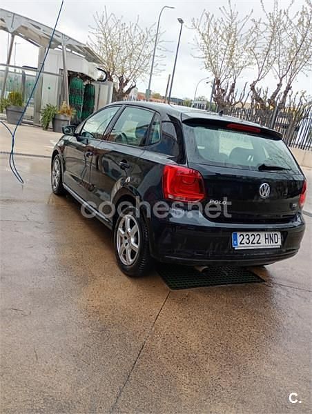 Usado VW Polo Advance 90 CV (66 kW) 2012 Negro Utilitario