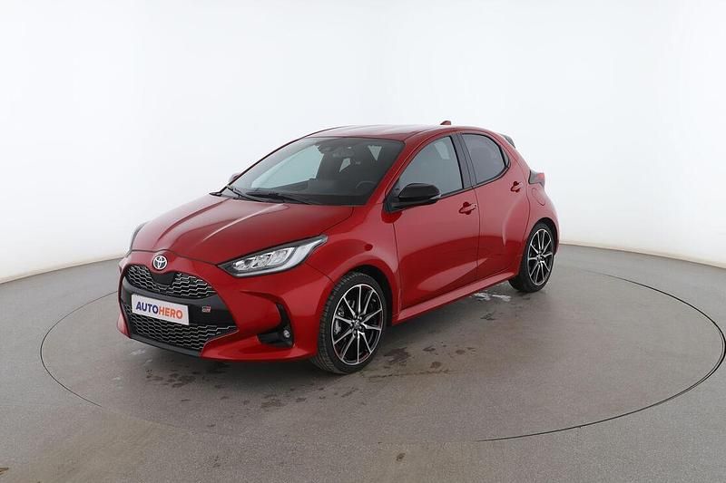 Rojo Usado 2024 Toyota Yaris Hybrid Sport Utilitario | 23.999 € (Caro) - Imagen 1/3