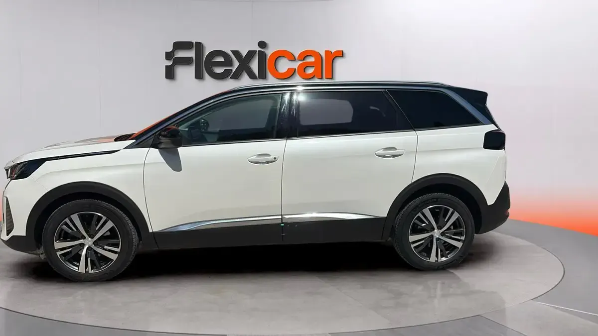 Usado Peugeot 5008 Active 131 CV (96 kW) 2023 Blanco SUV