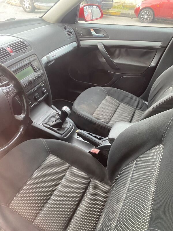 Usado Skoda Octavia Elegance 140 CV (102 kW) 2007 Rojo Familiar