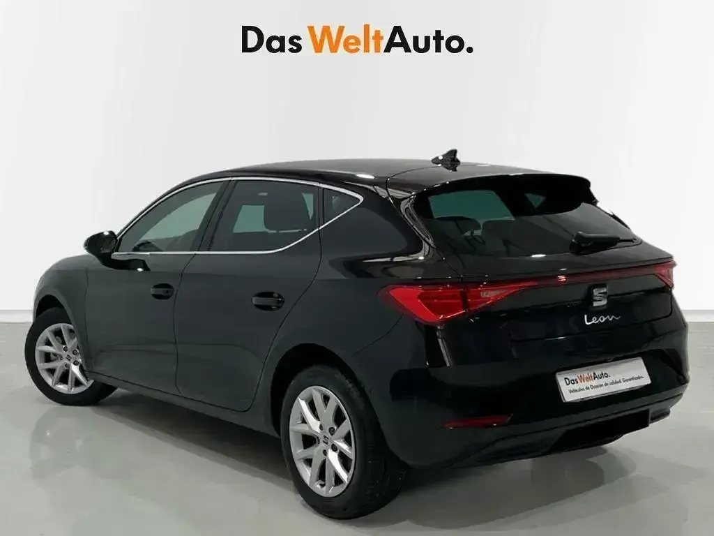 Usado Seat Leon Style 116 CV (85 kW) 2025 Negro Berlina