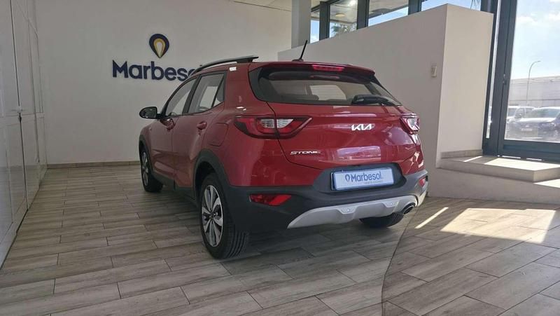 Usado Kia Stonic 101 CV (74 kW) 2022 Burdeos SUV