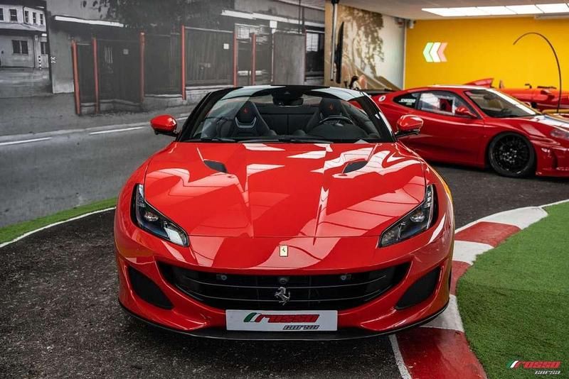 Usado Ferrari Portofino 600 CV (441 kW) 2019 Rosso corsa Descapotable