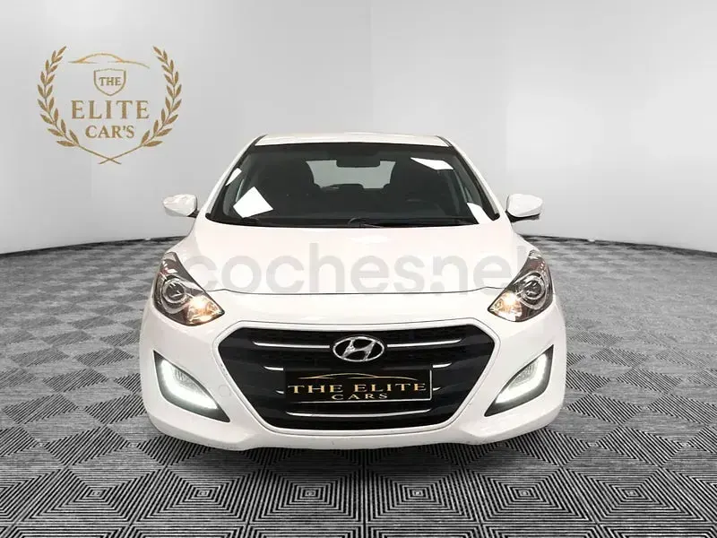 Usado Hyundai i30 110 CV (80 kW) 2017 Blanco Berlina