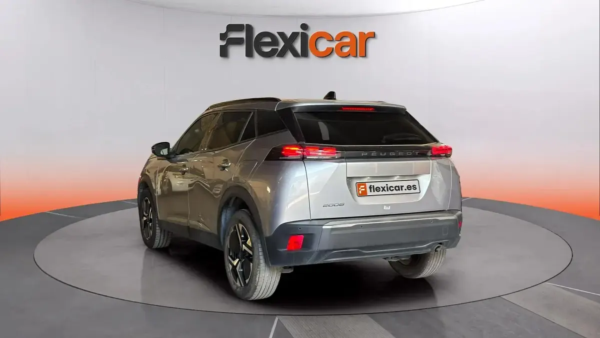 Usado Peugeot 2008 Allure 101 CV (74 kW) 2025 Gris SUV
