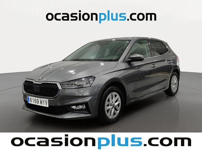 Gris Usado 2025 Skoda Fabia Selection Utilitario | 16.173 € (Super precio) - Imagen 1/4