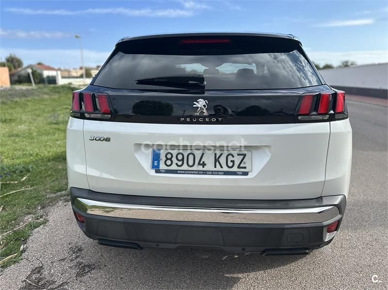 Usado Peugeot 3008 Allure 120 CV (88 kW) 2018 Blanco SUV