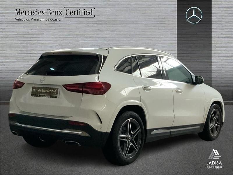 Usado Mercedes GLA200 AMG line 163 CV (119 kW) 2025 Blanco polar SUV