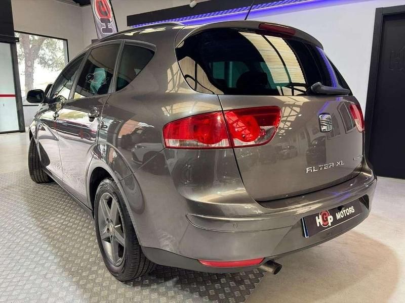 Usado Seat Altea XL Ecomotive 105 CV (77 kW) 2014 Gris Monovolumen