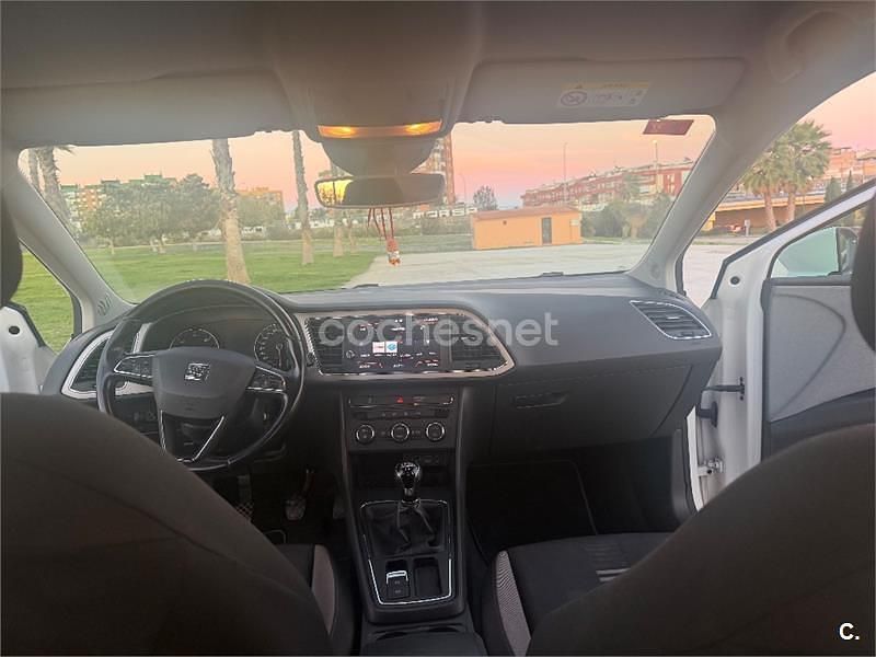 Usado Seat Leon Style 115 CV (84 kW) 2019 Blanco Familiar