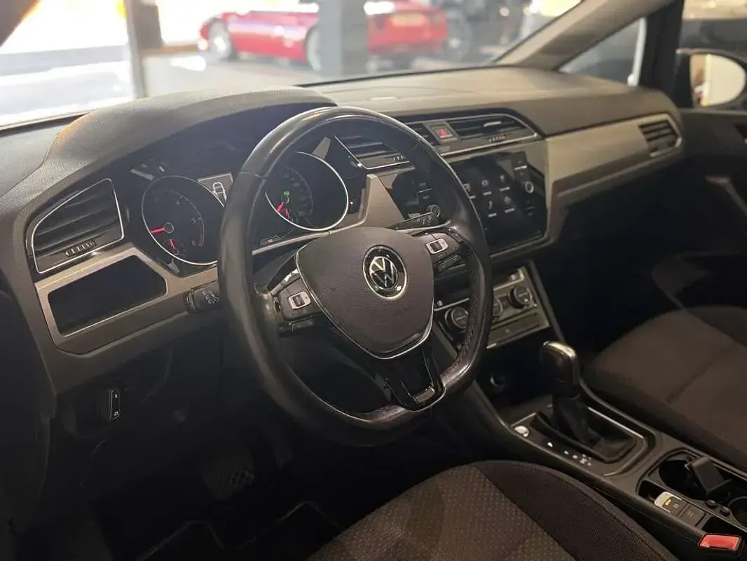 Usado VW Touran Advance 150 CV (110 kW) 2021 Gris Monovolumen