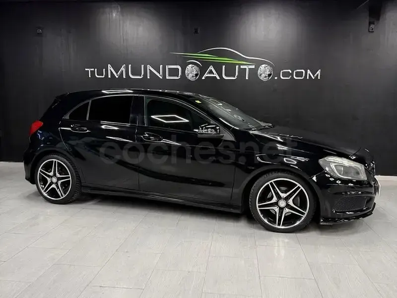 Usado Mercedes A180 AMG line 109 CV (80 kW) 2013 Negro Utilitario