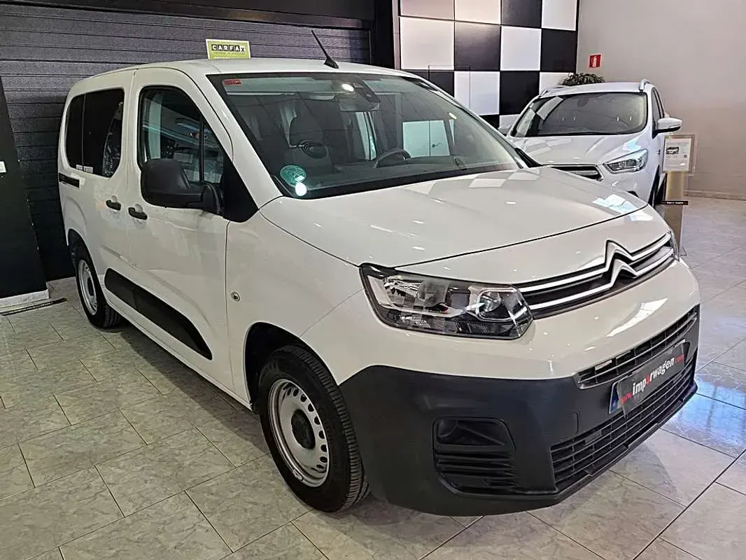 Usado Citroën Berlingo Feel 102 CV (75 kW) 2019 Blanco Monovolumen