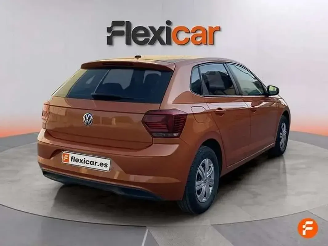 Usado VW Polo Advance 75 CV (55 kW) 2018 Naranja Utilitario