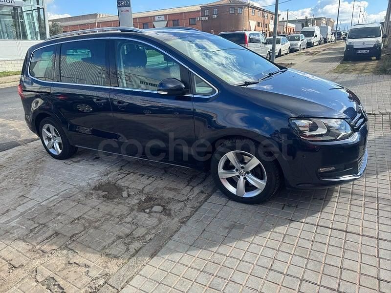 Usado VW Sharan Advance 140 CV (102 kW) 2015 Azul Monovolumen
