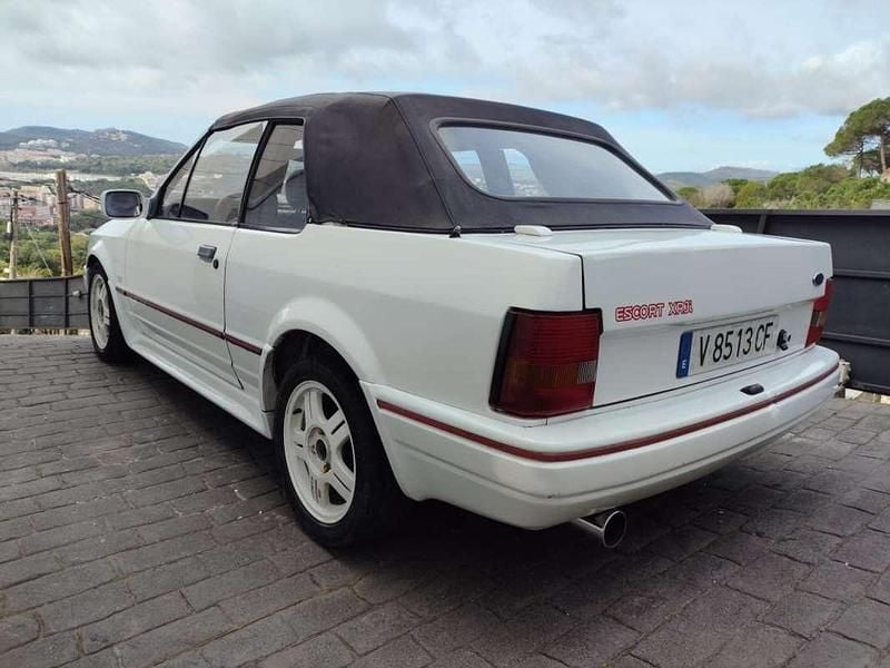 Usado Ford Escort Cabriolet 105 CV (77 kW) 1987 Blanco Descapotable
