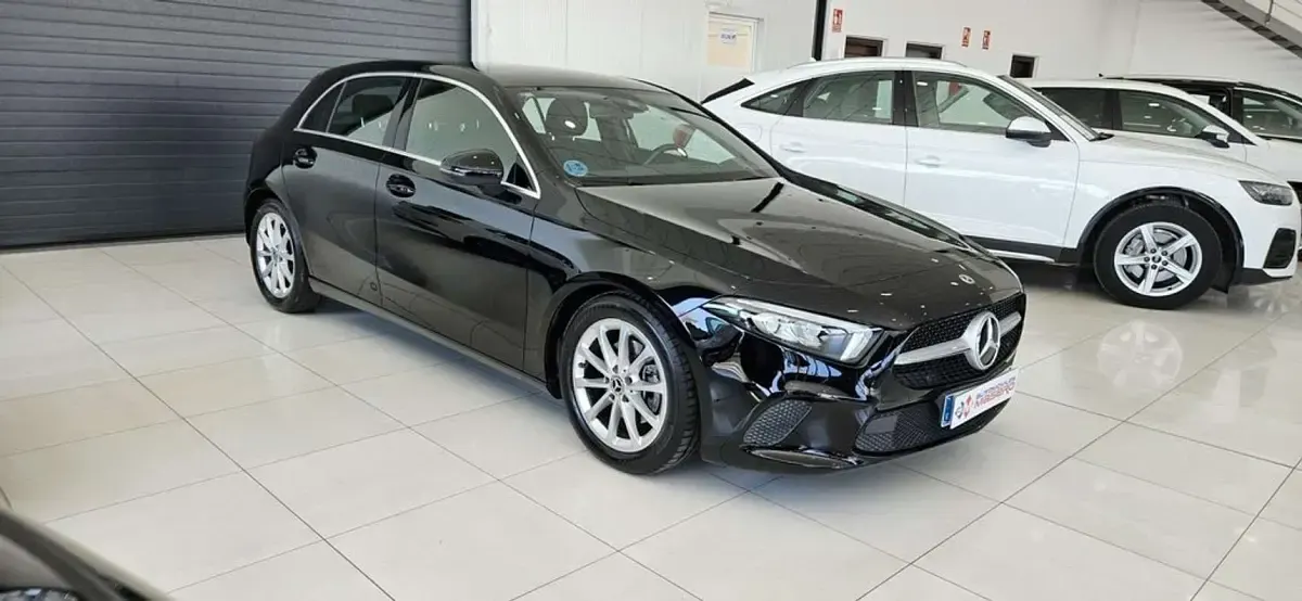 Usado Mercedes A200 150 CV (110 kW) 2020 Negro Utilitario