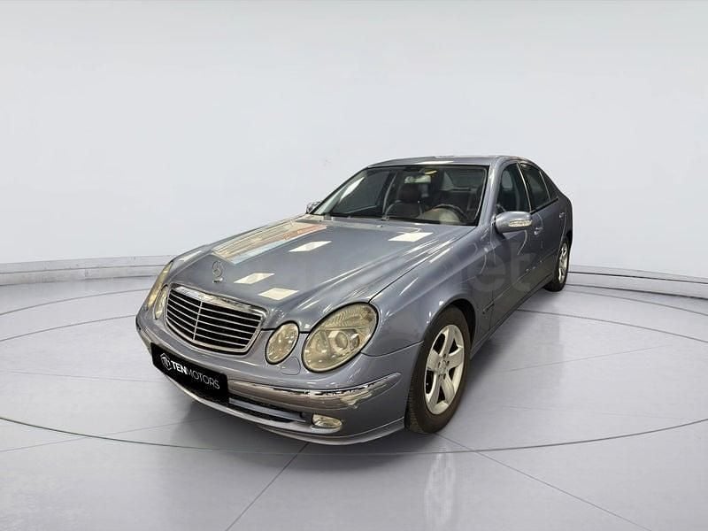 Usado Mercedes E270 Avantgarde 177 CV (130 kW) 2003 Azul Berlina