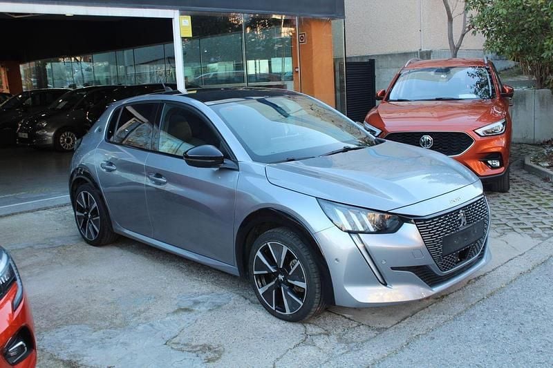 Begagnad Peugeot e-208 GT 100 kW (136 HK) 2021 Grå Halvkombi