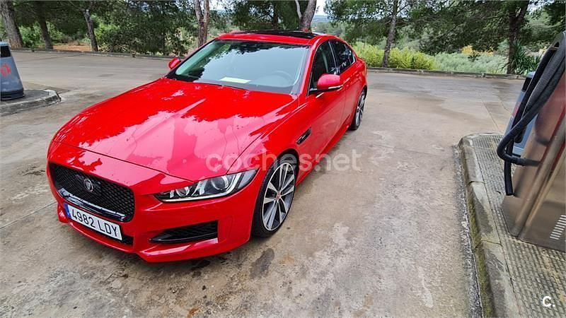 Usado Jaguar XE R-Sport 250 CV (183 kW) 2020 Rojo Berlina