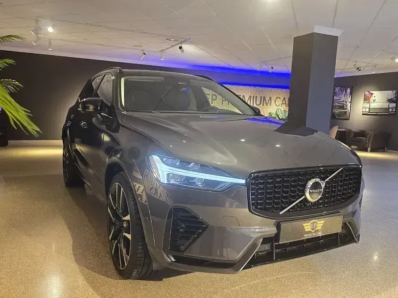 Usado Volvo XC60 455 CV (334 kW) 2023 Gris / plata SUV