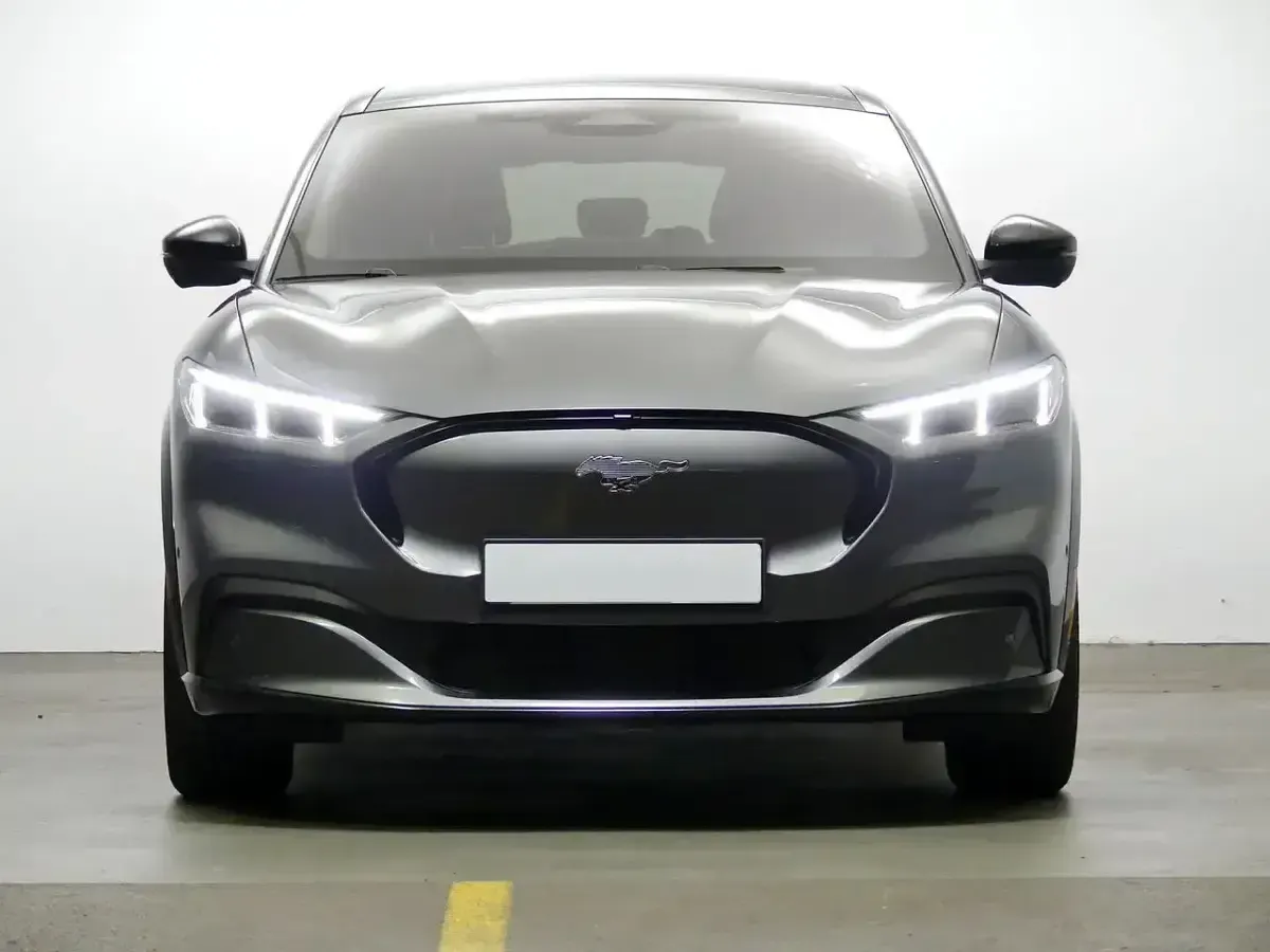 Usado Ford Mustang Mach-E Premium 258 kW (351 CV) 2023 Gris SUV