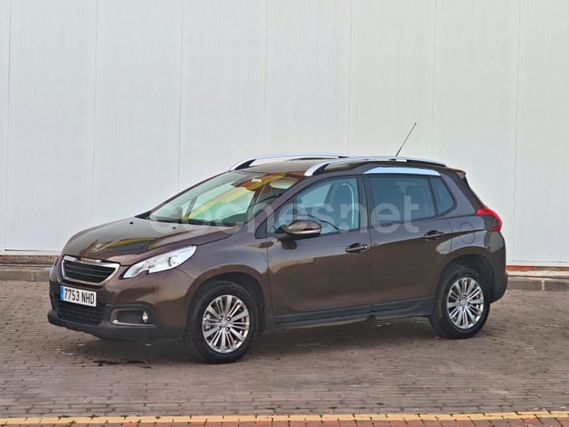 Usado Peugeot 2008 Allure 120 CV (88 kW) 2013 Marrón SUV