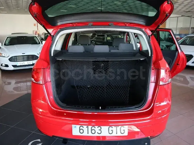 Używany Seat Altea XL Reference 105 KM (77 kW) 2011 Czerwony Minivan