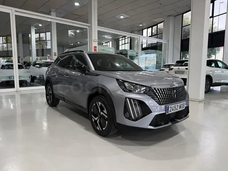 Usado Peugeot 2008 Allure 100 CV (73 kW) 2025 Gris / plata SUV