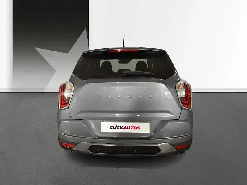 Usado KGM Tivoli 135 CV (99 kW) 2024 Gris / plata SUV