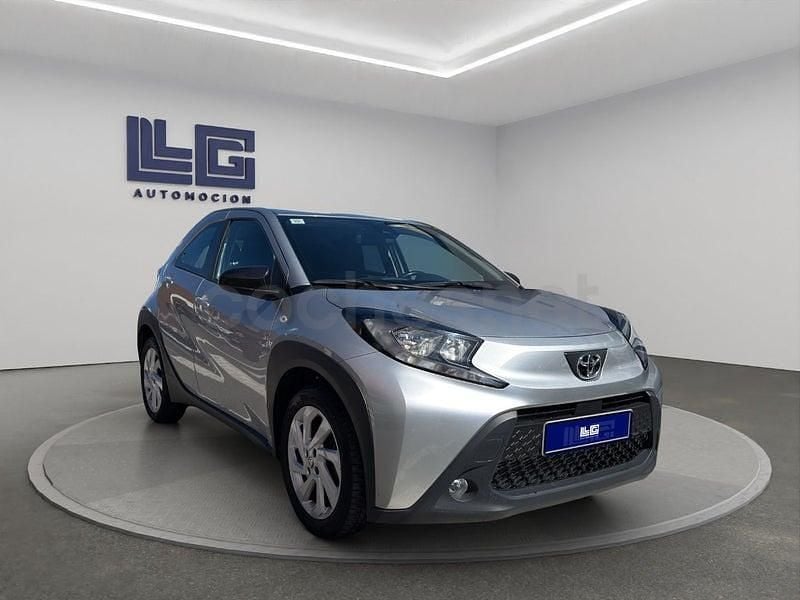 Usado Toyota Aygo X Play 72 CV (52 kW) 2022 Gris / plata SUV