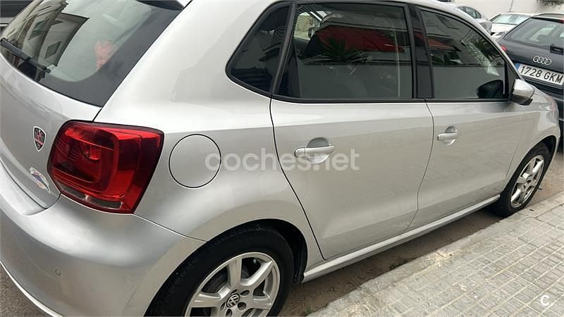 Usado VW Polo Advance 60 CV (44 kW) 2014 Gris / plata Berlina