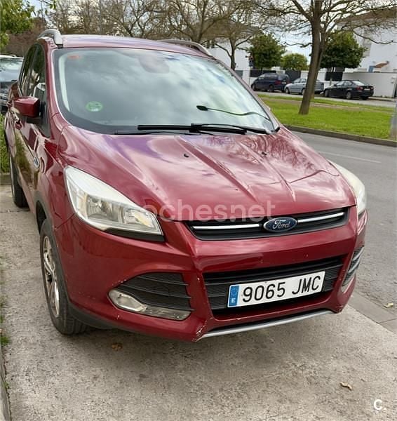 Usado Ford Kuga Trend 120 CV (88 kW) 2016 Granate SUV