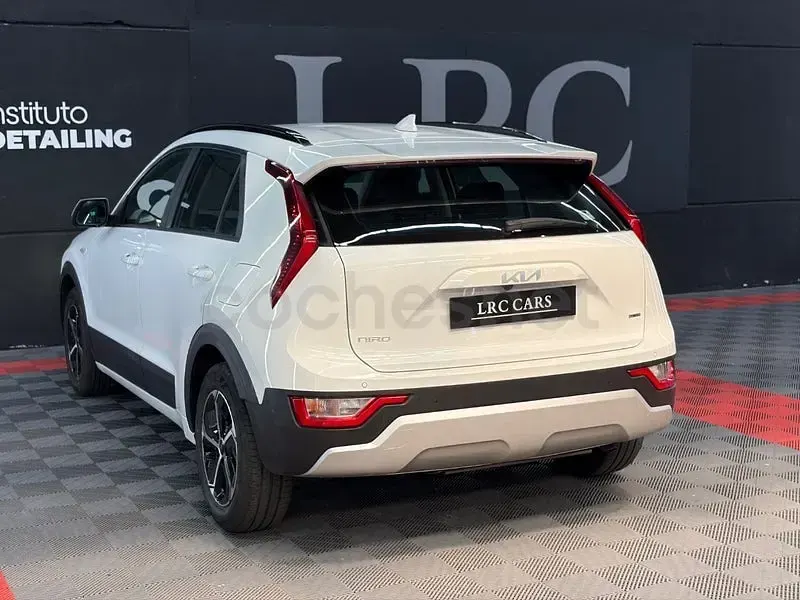Usado Kia Niro 141 CV (103 kW) 2023 Blanco SUV