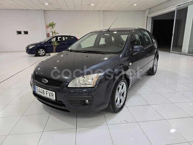 Gris / plata Usado 2007 Ford Focus Sport Berlina | 5990 € (Caro) - Imagen 1/4