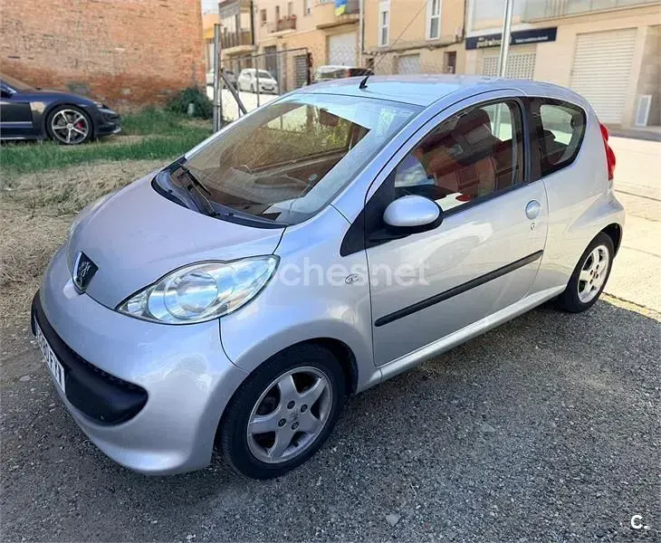 Usado Peugeot 107 Urban Move 54 CV (39 kW) 2007 Gris / plata Utilitario