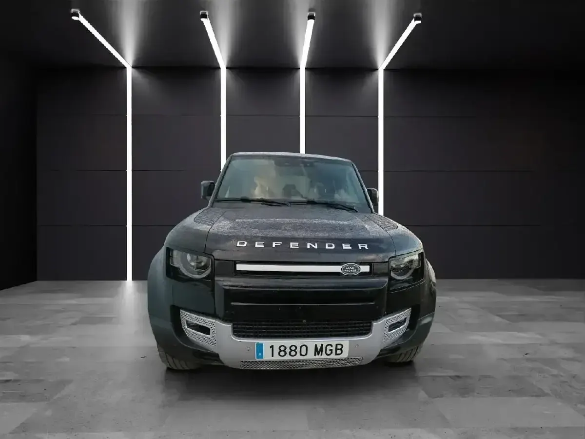 Usado Land Rover Defender SE 404 CV (297 kW) 2023 Negro SUV
