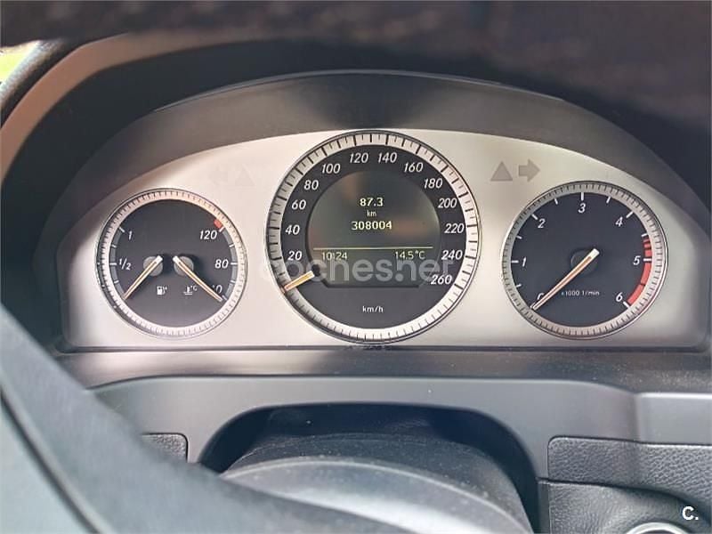 Usado Mercedes C220 Avantgarde 150 CV (110 kW) 2008 Gris / plata Berlina