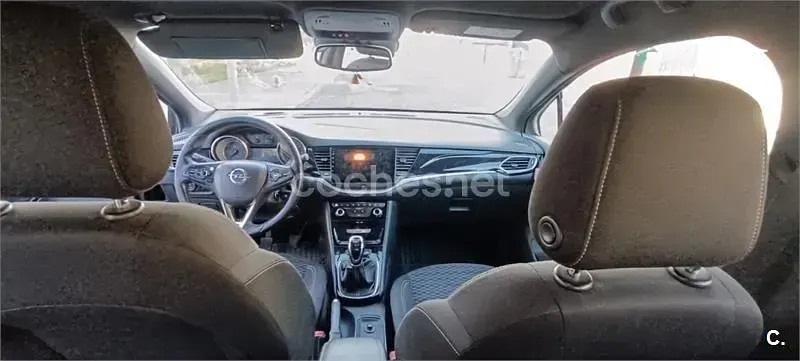Usado Opel Astra Business 110 CV (80 kW) 2016 Negro Berlina