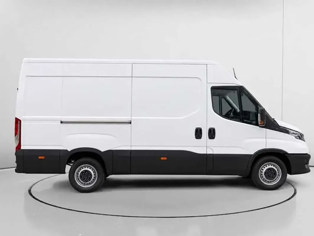 Usado Iveco Daily 156 CV (114 kW) 2022 Blanco Van