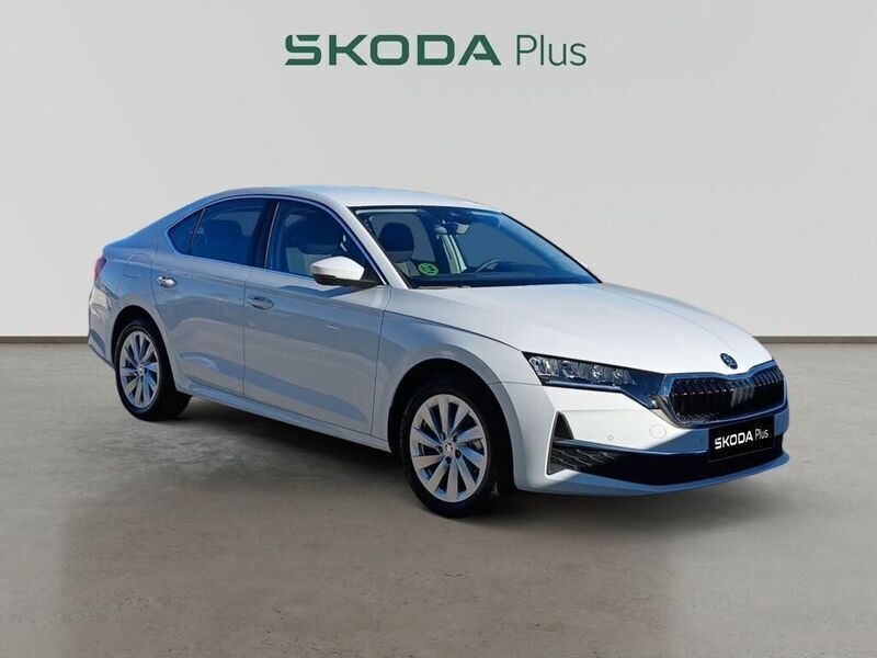 Blanco Usado 2024 Skoda Octavia Selection Berlina | 28.690 € (Precio justo) - Imagen 1/4